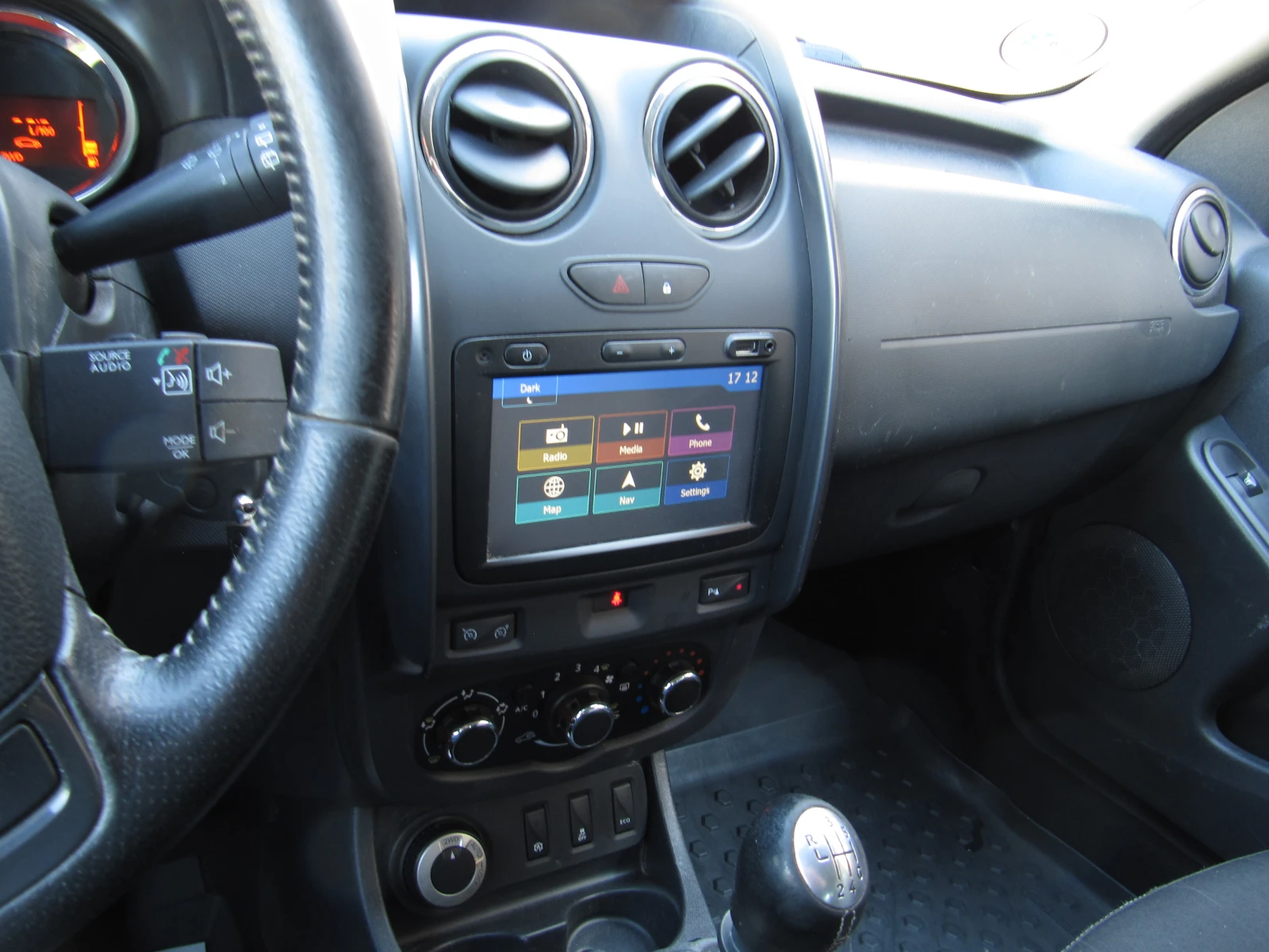 Dacia Duster 1.5dci 4X4 NAVI, снимка 14 - Автомобили и джипове - 54316097