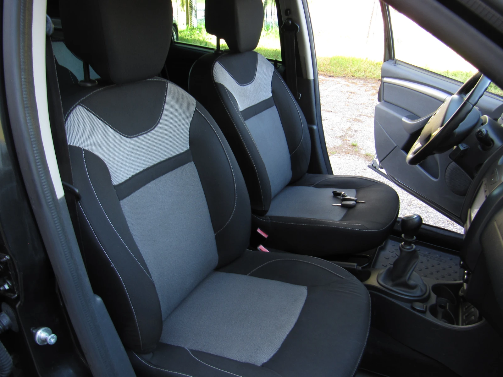 Dacia Duster 1.5dci 4X4 NAVI, снимка 12 - Автомобили и джипове - 54316097