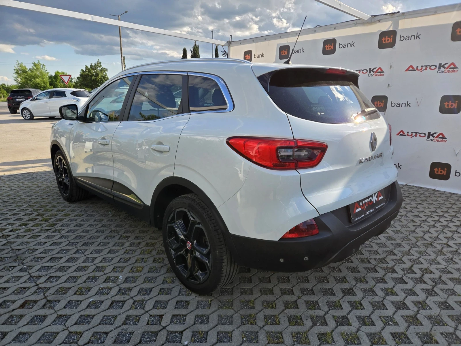 Renault Kadjar 1.5DCI-110кс= АВТОМАТ= HYPNOTIC= LED= CAMERA= ПОДГ, снимка 5 - Автомобили и джипове - 54597920