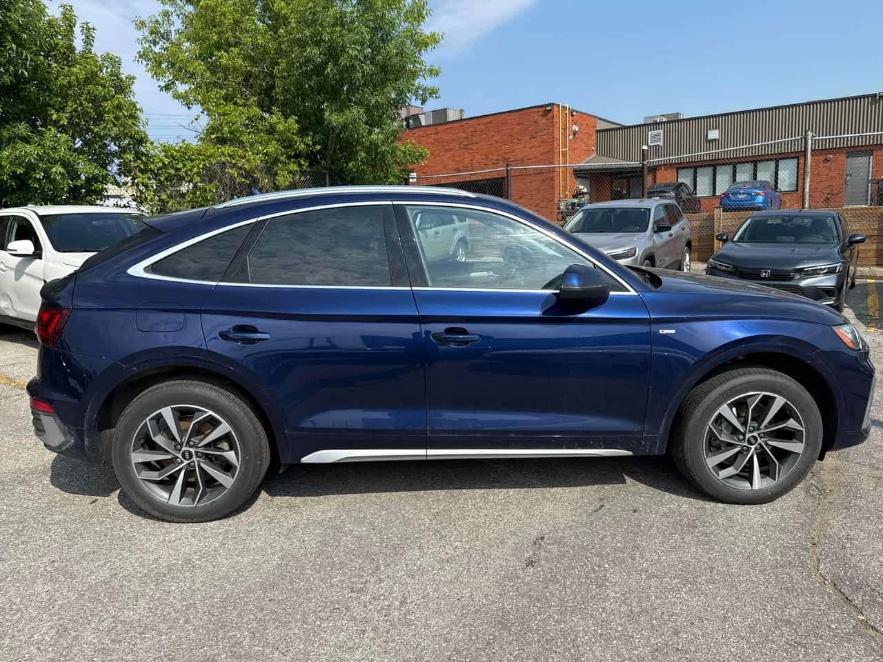 Audi Q5  Sportback/Progressiv/ДИСТРО/ОБДУХ/+ ГУМИ И ДЖАНТИ, снимка 4 - Автомобили и джипове - 54840878
