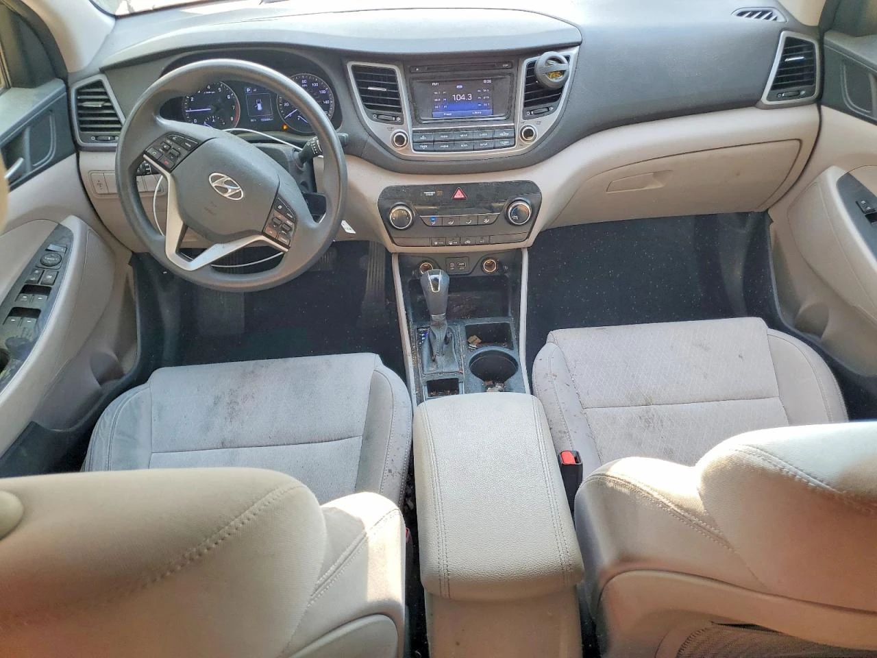 Hyundai Tucson 2.0l Se, снимка 7 - Автомобили и джипове - 54888462