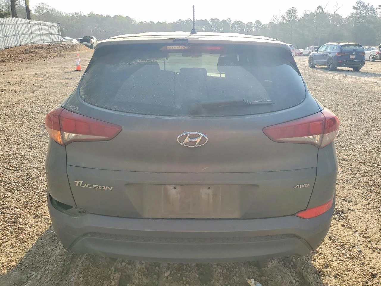 Hyundai Tucson 2.0l Se, снимка 6 - Автомобили и джипове - 54888462