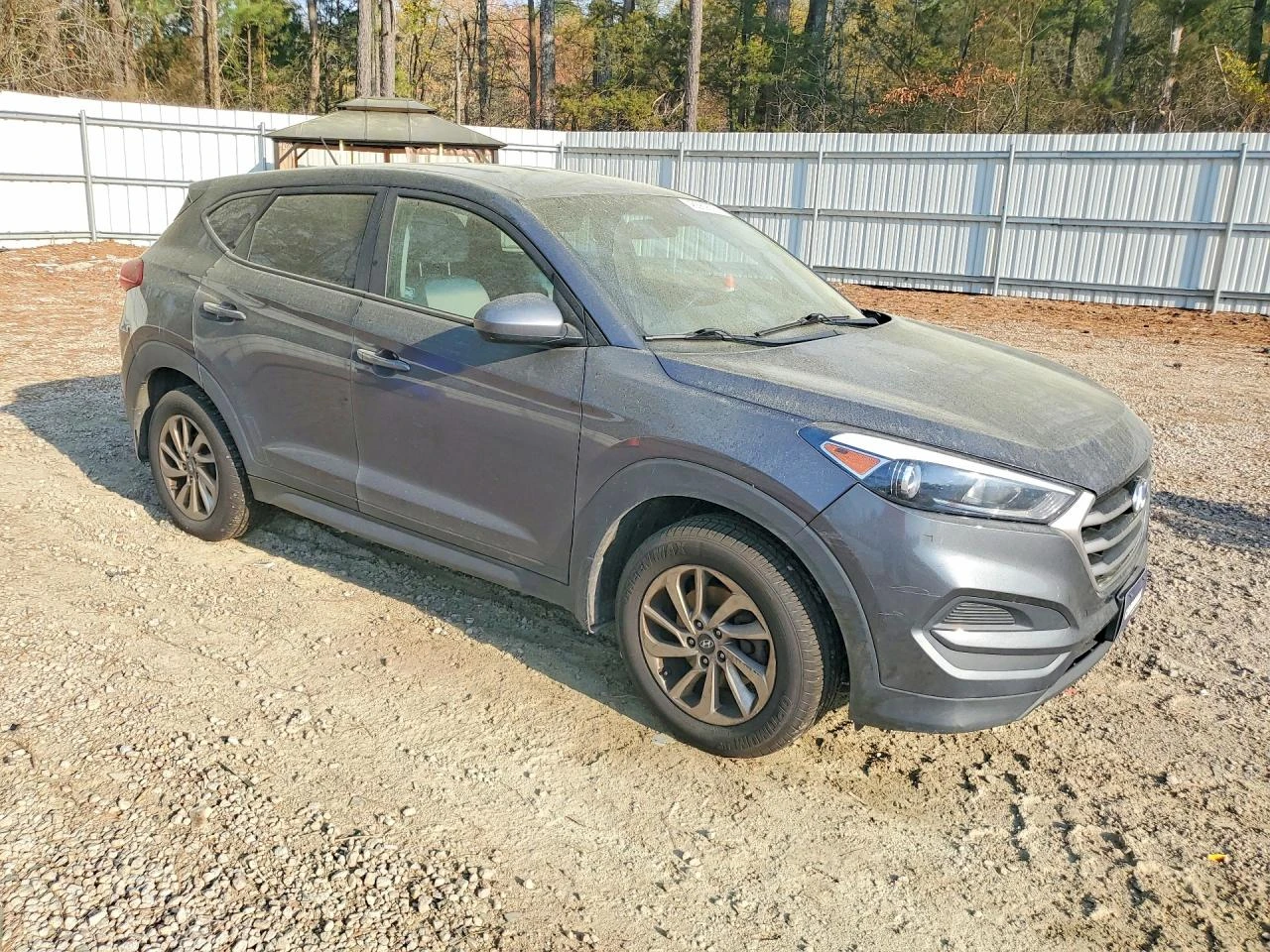 Hyundai Tucson 2.0l Se, снимка 4 - Автомобили и джипове - 54888462