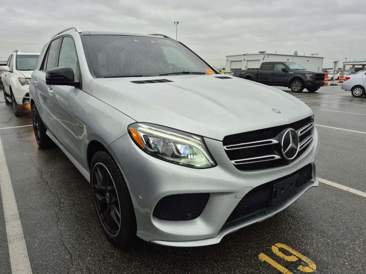 Mercedes-Benz GLE 450 AMG | DISTRONIC | HARMAN KARDON | ПОДГРЕВ | ПАНОРАМА |, снимка 2 - Автомобили и джипове - 55309356