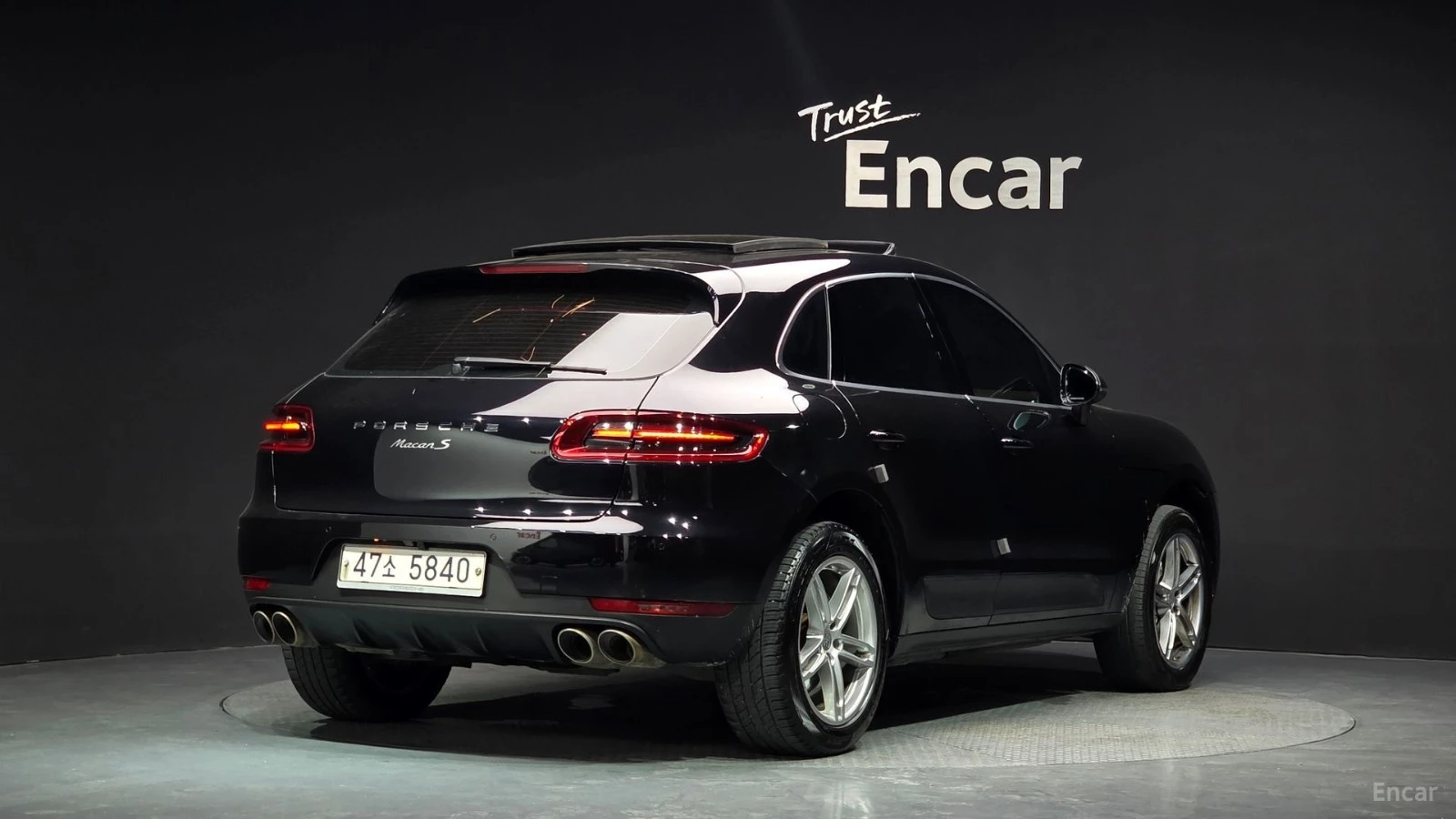 Porsche Macan 3.0 S DIESEL* PANO* ОБДУХВ* ПОДГРЕВ* НАВИ* КАМЕРА, снимка 2 - Автомобили и джипове - 55436149