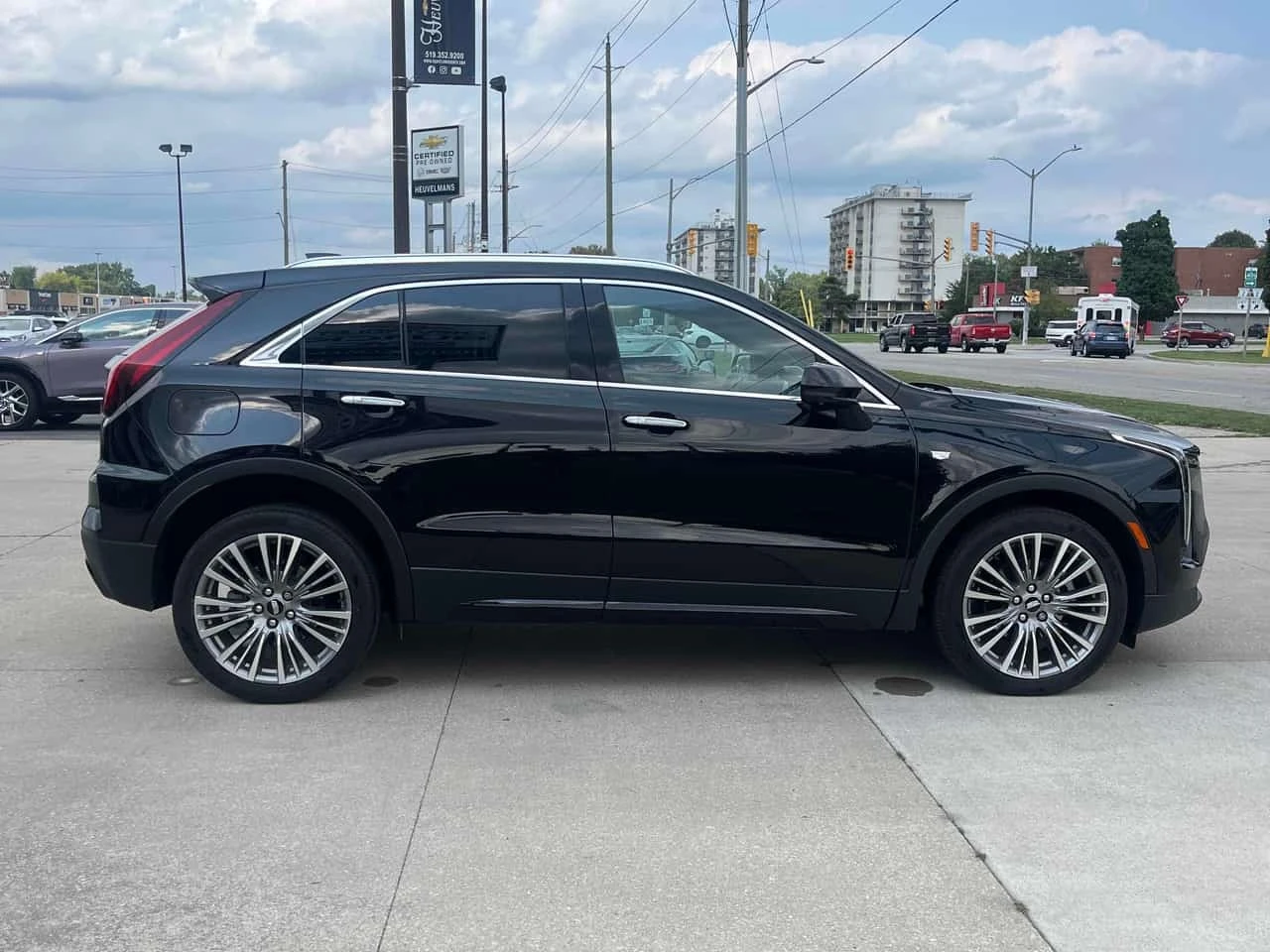 Cadillac XT4 * AWD Premium Luxury* АВТОКРЕДИТ БЕЗ ПЪРВОНАЧАЛНА*, снимка 3 - Автомобили и джипове - 56162134