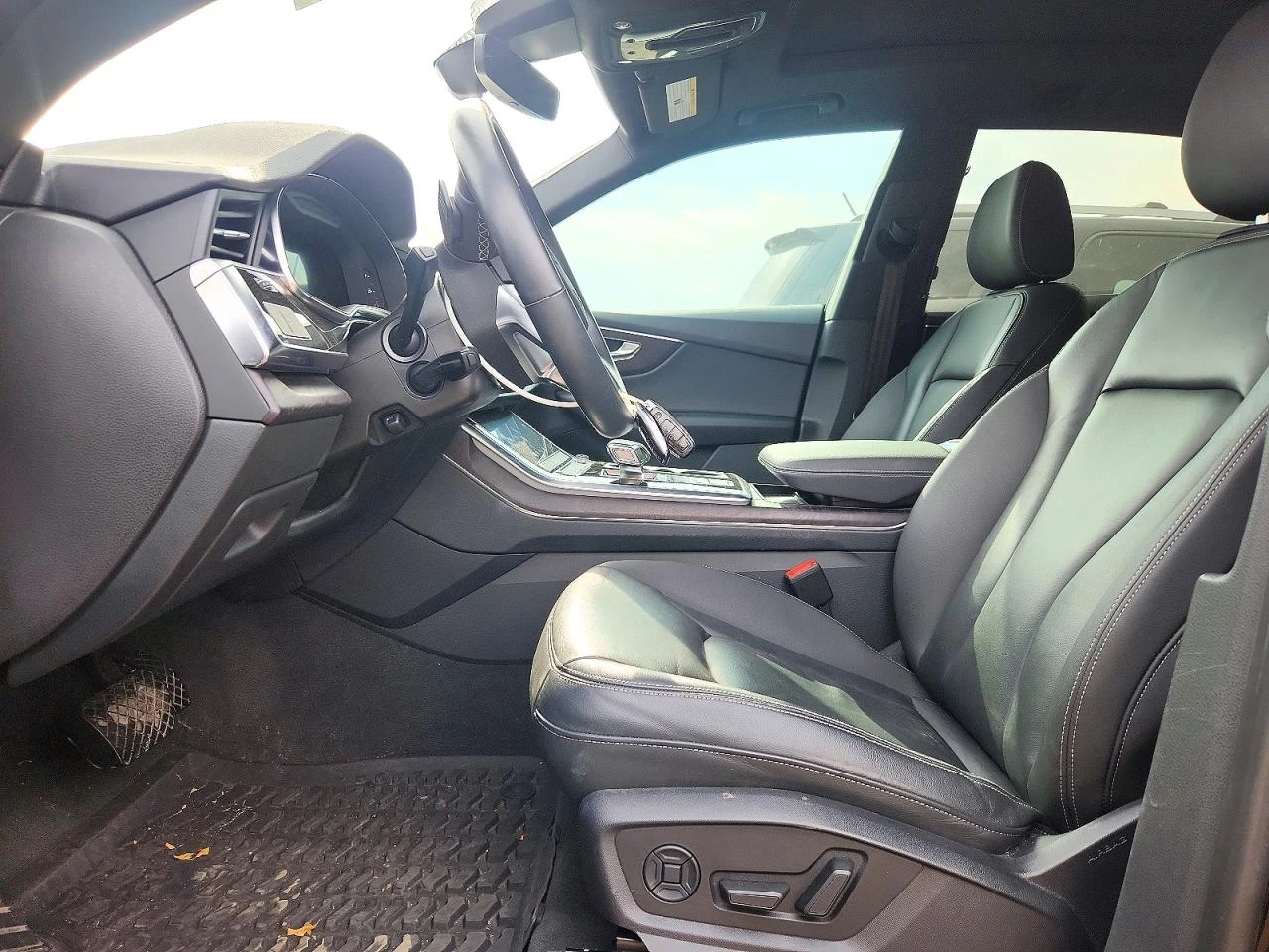 Audi Q8 3.0l Premium, снимка 7 - Автомобили и джипове - 56746794