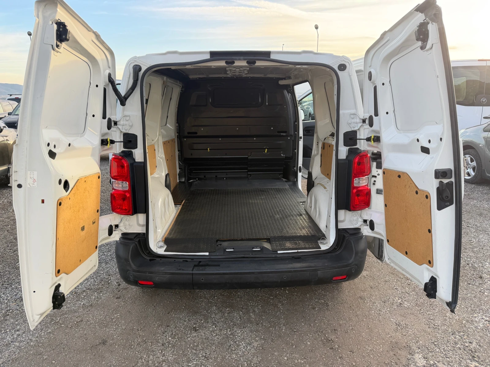 Citroen Jumpy, снимка 15 - Бусове и автобуси - 56416994
