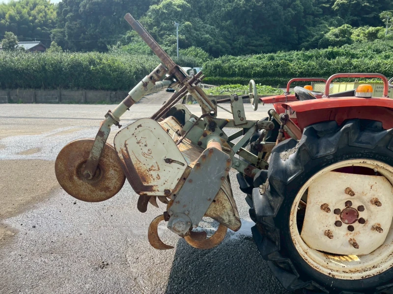 Трактор Yanmar YM2210D, снимка 10 - Селскостопанска техника - 53177286