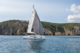 Ветроходна лодка Beneteau Oceanis 37, снимка 1