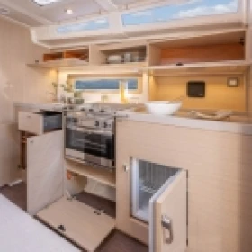   Beneteau Oceanis 37 | Mobile.bg    12