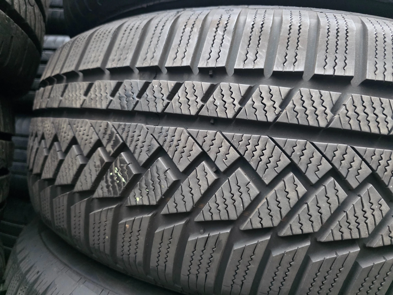 Гуми Зимни 235/55R18, снимка 3 - Гуми и джанти - 53966813