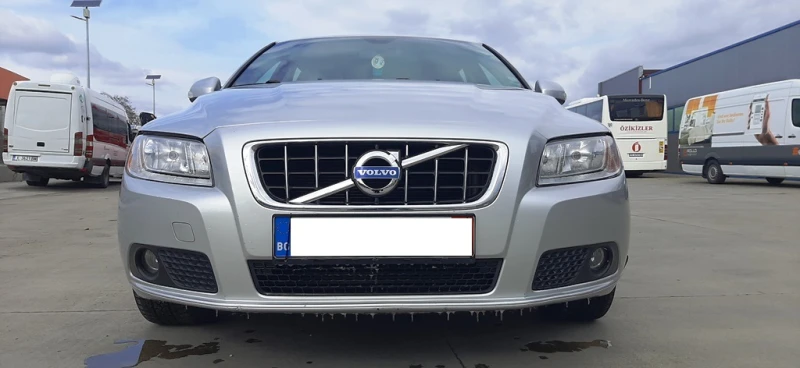 Volvo V70, снимка 2 - Автомобили и джипове - 47632942