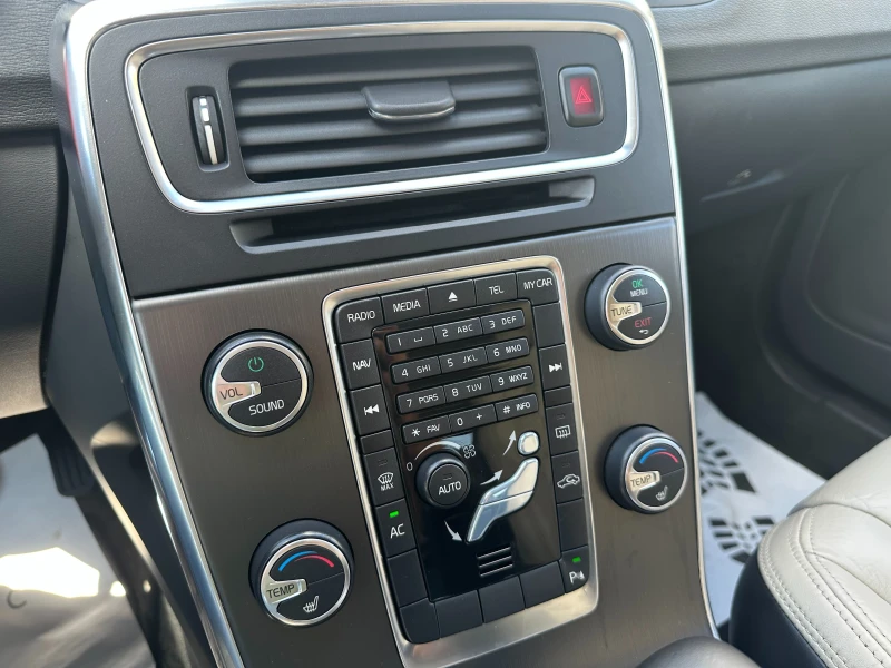 Volvo V60 2.4d 215 к.с., снимка 12 - Автомобили и джипове - 51723614