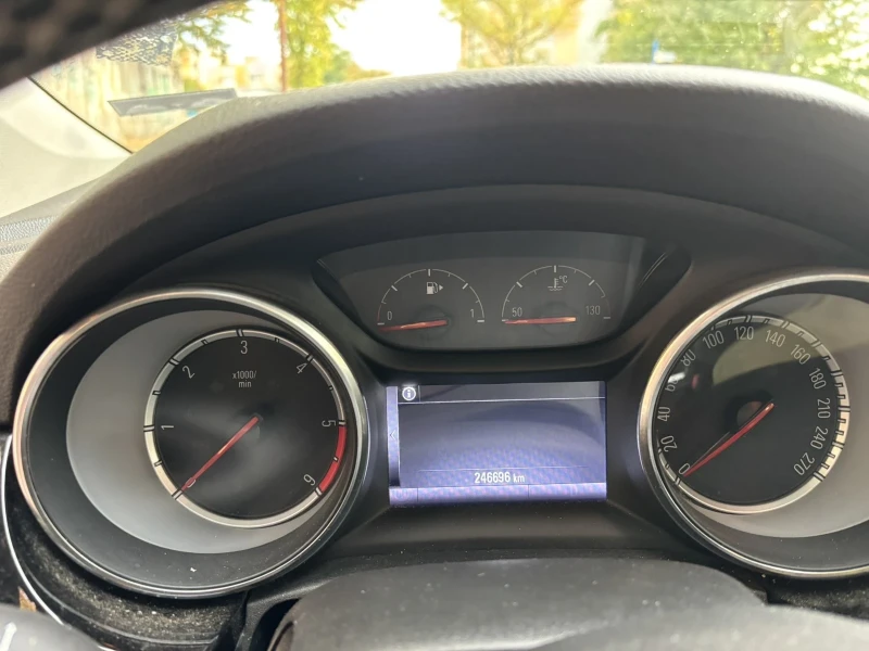 Opel Astra 1.6 CDTI, снимка 9 - Автомобили и джипове - 52481447