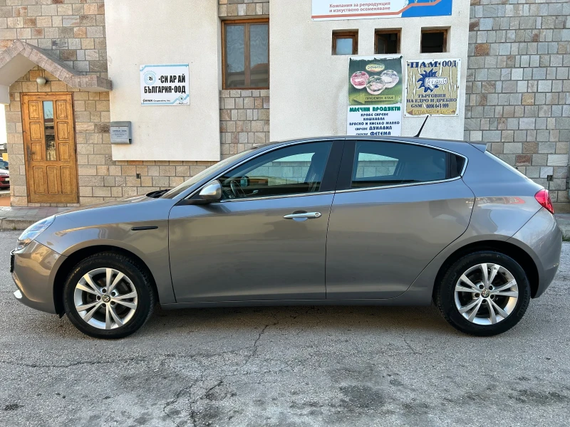 Alfa Romeo Giulietta 1.6JTDm НАВИ LED, снимка 9 - Автомобили и джипове - 52641084