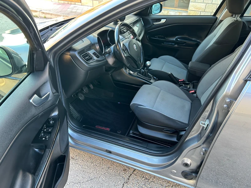 Alfa Romeo Giulietta 1.6JTDm НАВИ LED, снимка 10 - Автомобили и джипове - 52641084