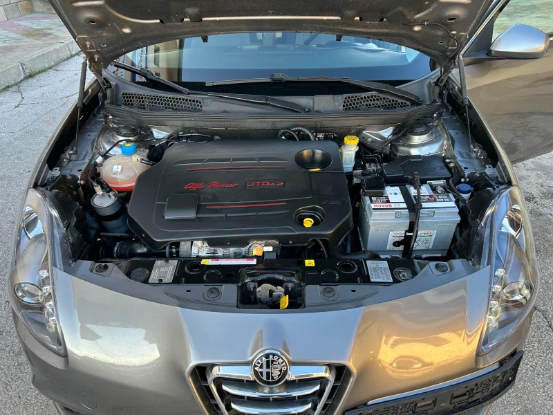 Alfa Romeo Giulietta 1.6JTDm НАВИ LED, снимка 17 - Автомобили и джипове - 52641084