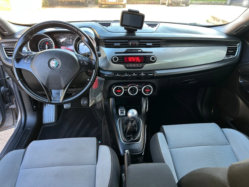 Alfa Romeo Giulietta 1.6JTDm НАВИ LED, снимка 15 - Автомобили и джипове - 52641084