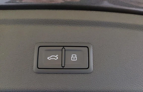 Audi A3 Sportback 40 TFSI Quattro S-line = NEW =  | Mobile.bg   11