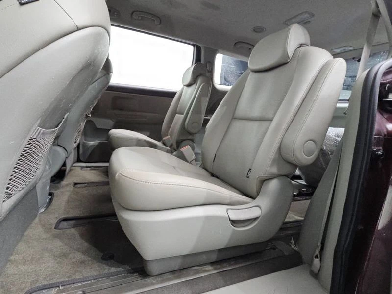 Kia Carnival 2.2 Automatic, снимка 15 - Автомобили и джипове - 55464730