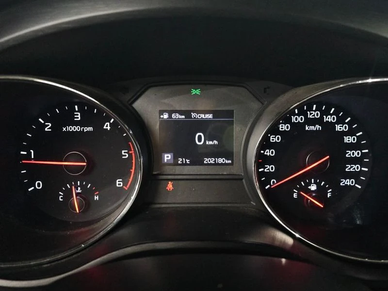 Kia Carnival 2.2 Automatic, снимка 10 - Автомобили и джипове - 55464730