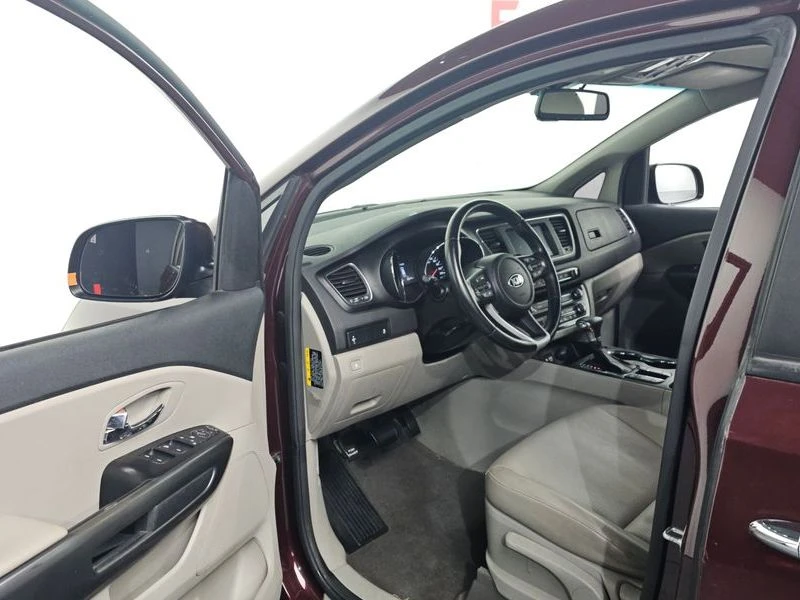 Kia Carnival 2.2 Automatic, снимка 6 - Автомобили и джипове - 55464730