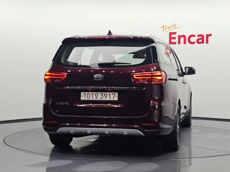 Kia Carnival 2.2 Automatic, снимка 4 - Автомобили и джипове - 55464730