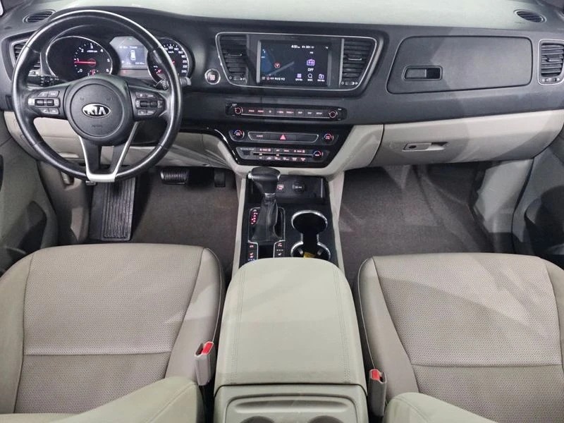 Kia Carnival 2.2 Automatic, снимка 8 - Автомобили и джипове - 55464730