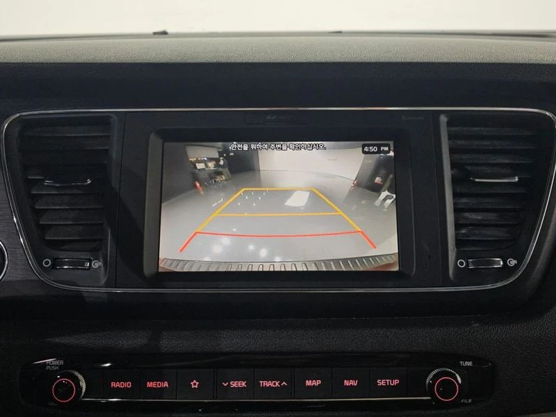 Kia Carnival 2.2 Automatic, снимка 13 - Автомобили и джипове - 55464730