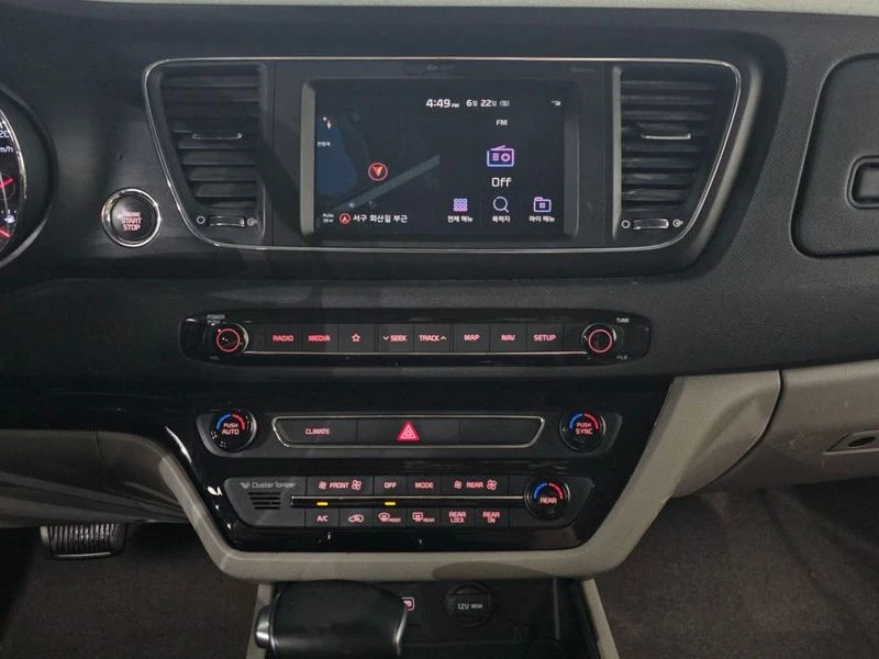 Kia Carnival 2.2 Automatic, снимка 12 - Автомобили и джипове - 55464730