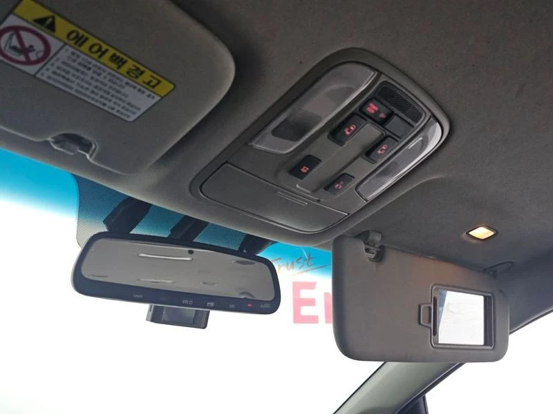 Kia Carnival 2.2 Automatic, снимка 14 - Автомобили и джипове - 55464730