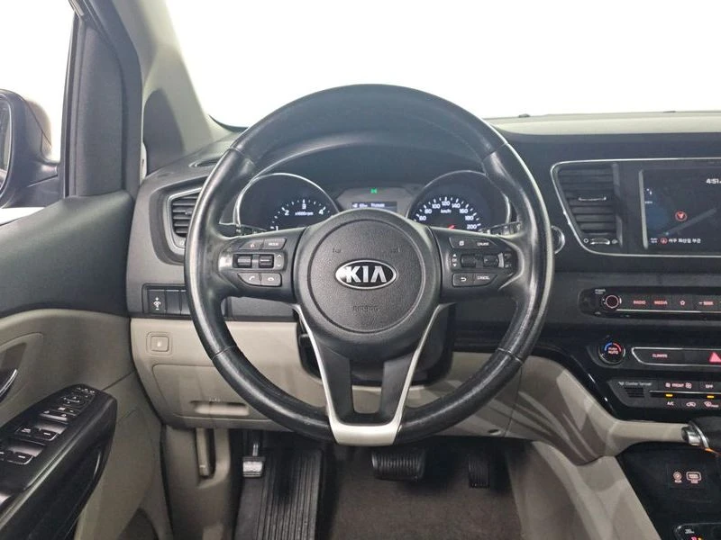 Kia Carnival 2.2 Automatic, снимка 9 - Автомобили и джипове - 55464730