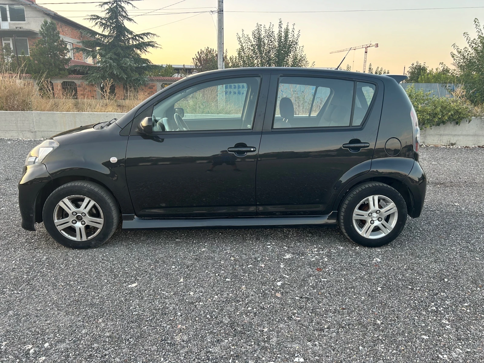 Daihatsu Sirion 1.3i S - изображение 5