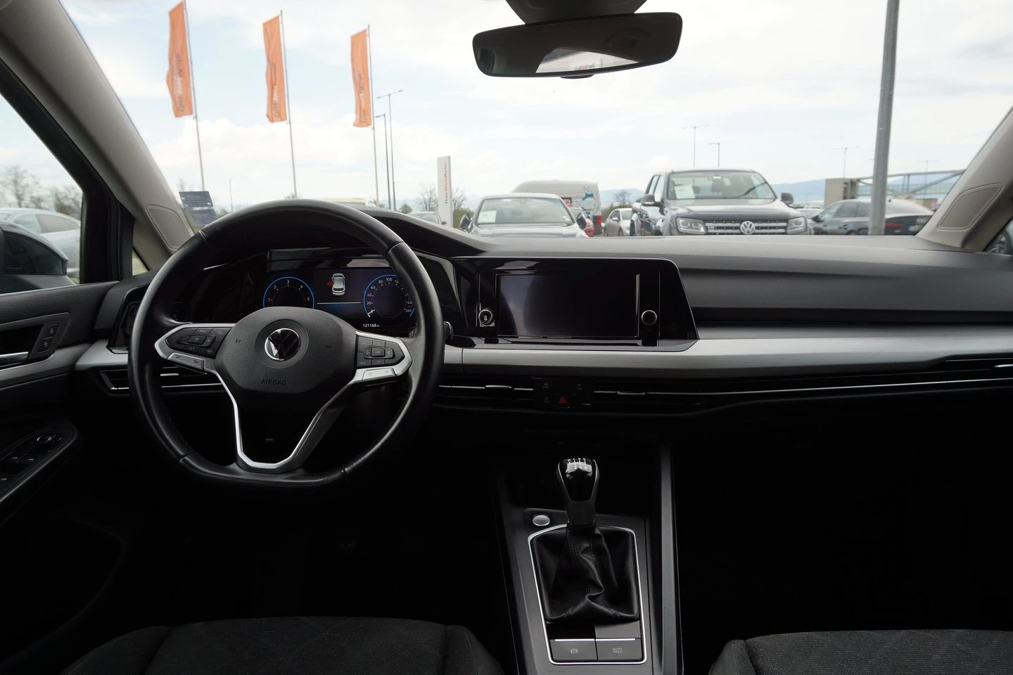 VW Golf 8 Life 2.0 TDI SCR - изображение 5