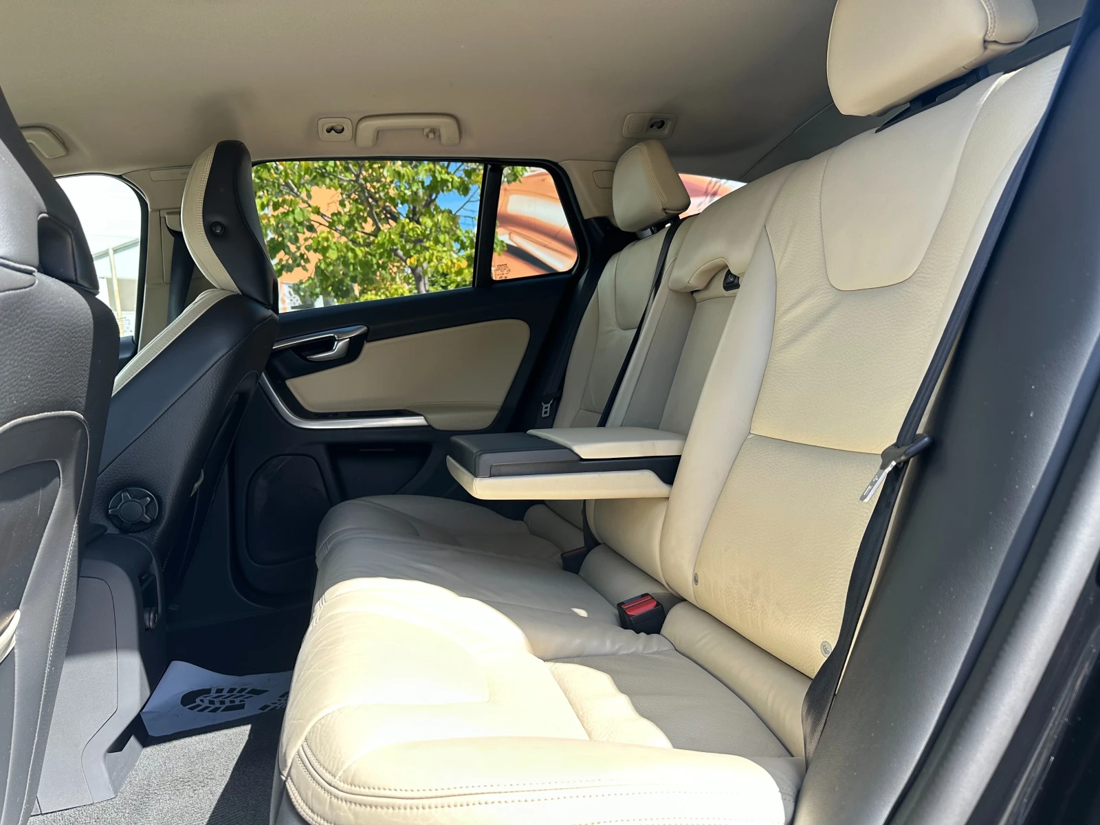 Volvo V60 2.4d 215 к.с. - изображение 9
