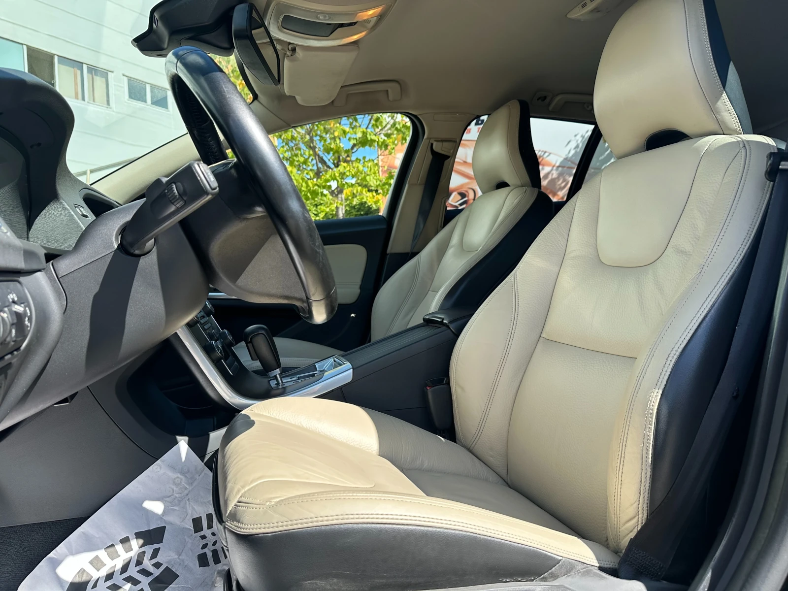 Volvo V60 2.4d 215 к.с. - изображение 8