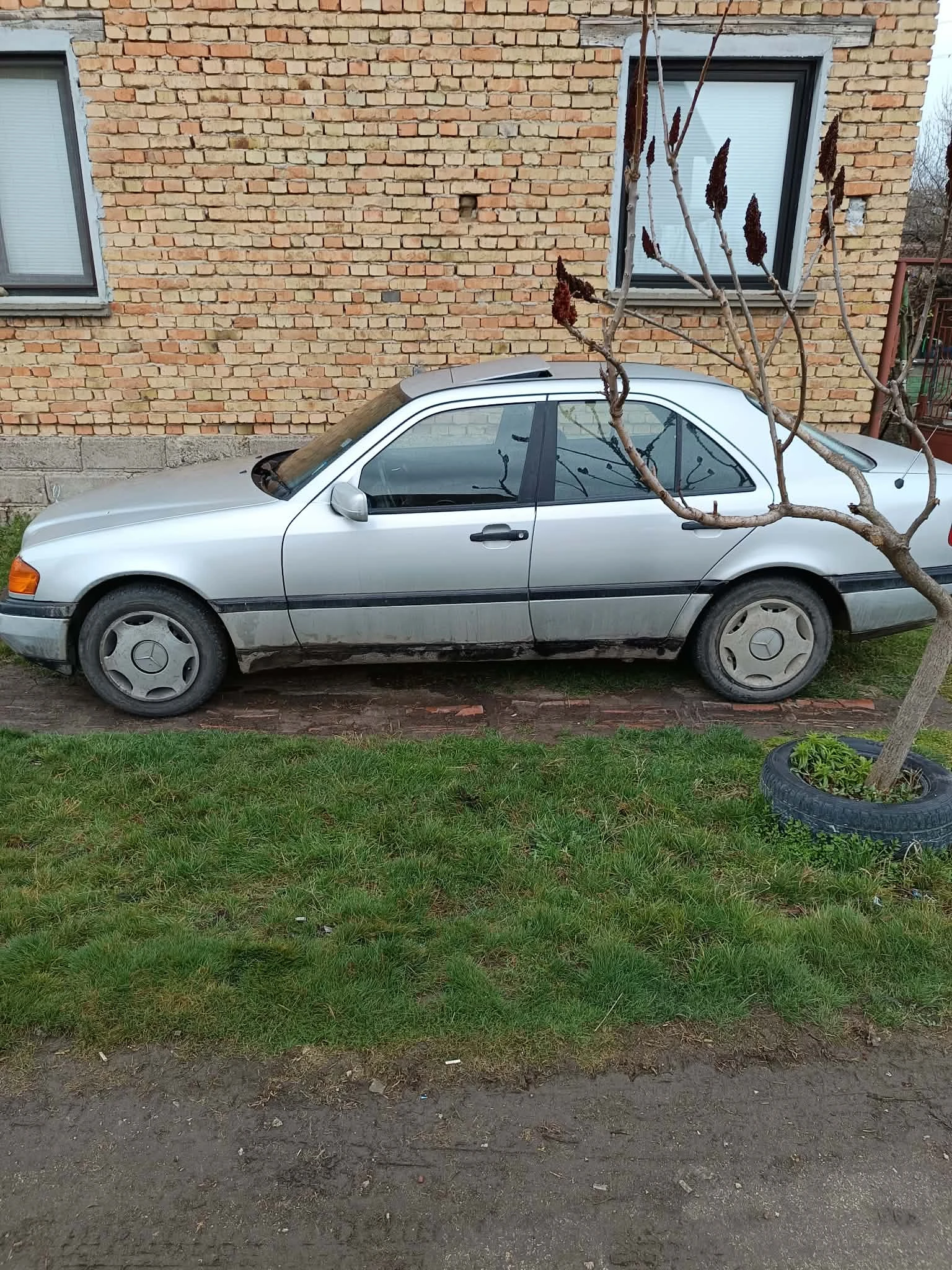 Mercedes-Benz C 180 1.8, снимка 4 - Автомобили и джипове - 53937350