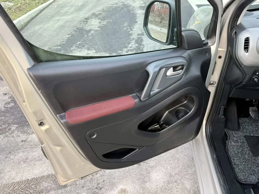 Citroen Berlingo 1, 6 MULTISPACE , снимка 9 - Автомобили и джипове - 53964170