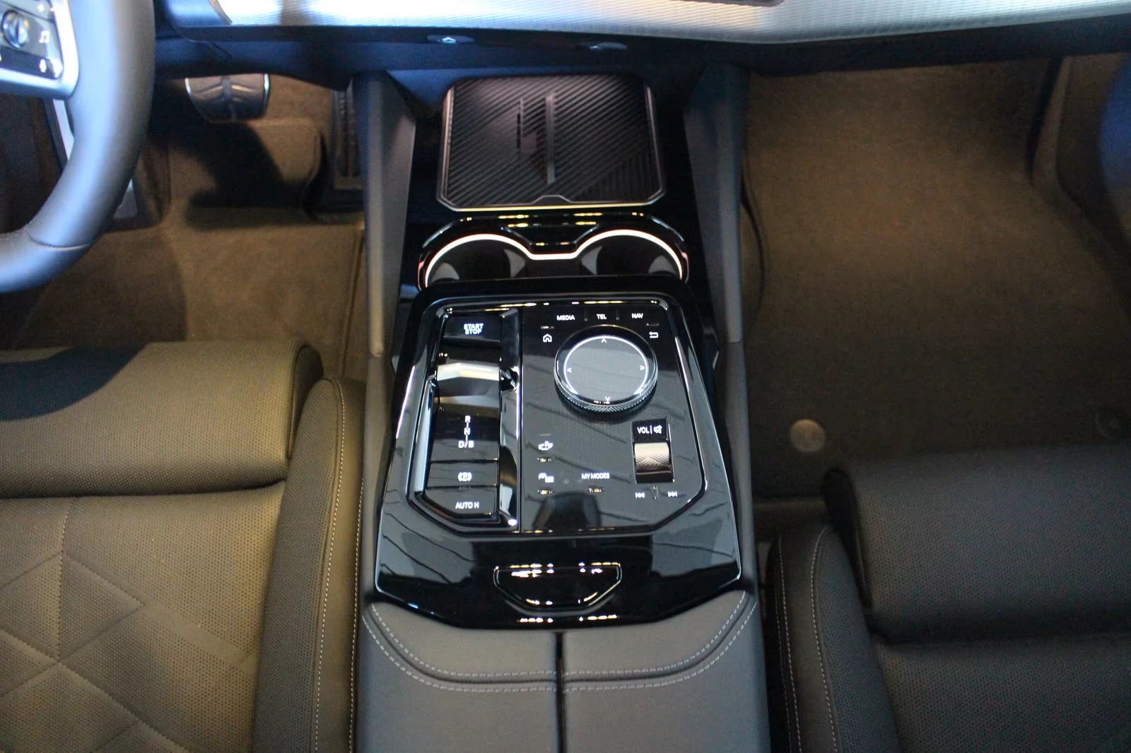 BMW i5 eDrive40* M SPORT PRO* DISTR* KEYLESS* 360 CAM* HU, снимка 8 - Автомобили и джипове - 54064029