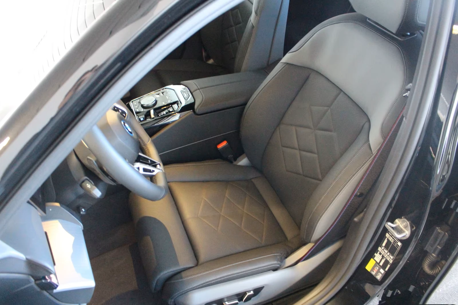 BMW i5 eDrive40* M SPORT PRO* DISTR* KEYLESS* 360 CAM* HU, снимка 5 - Автомобили и джипове - 54064029