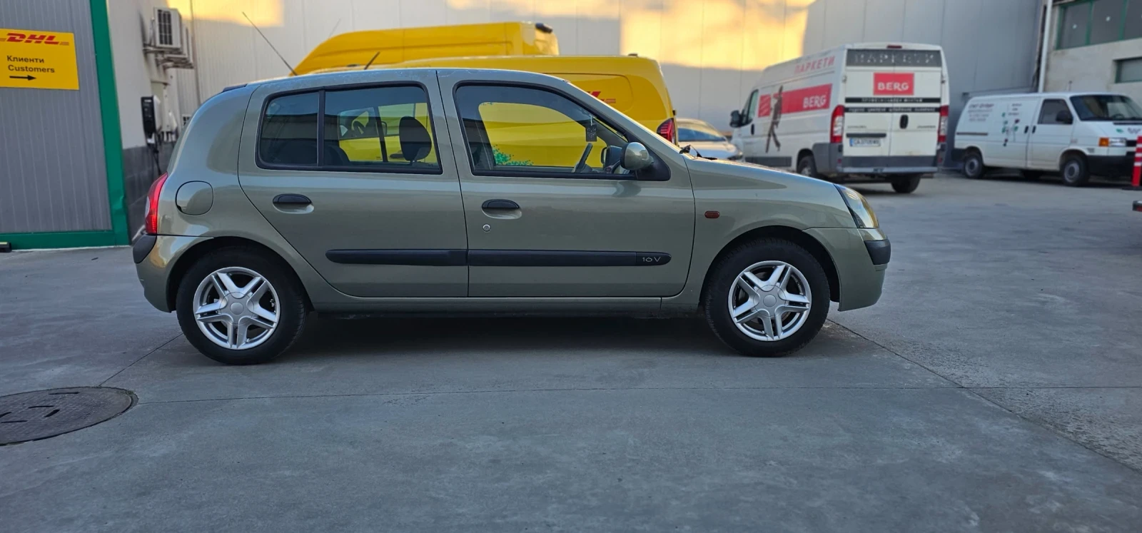 Renault Clio 1.2 16V, снимка 3 - Автомобили и джипове - 54130422