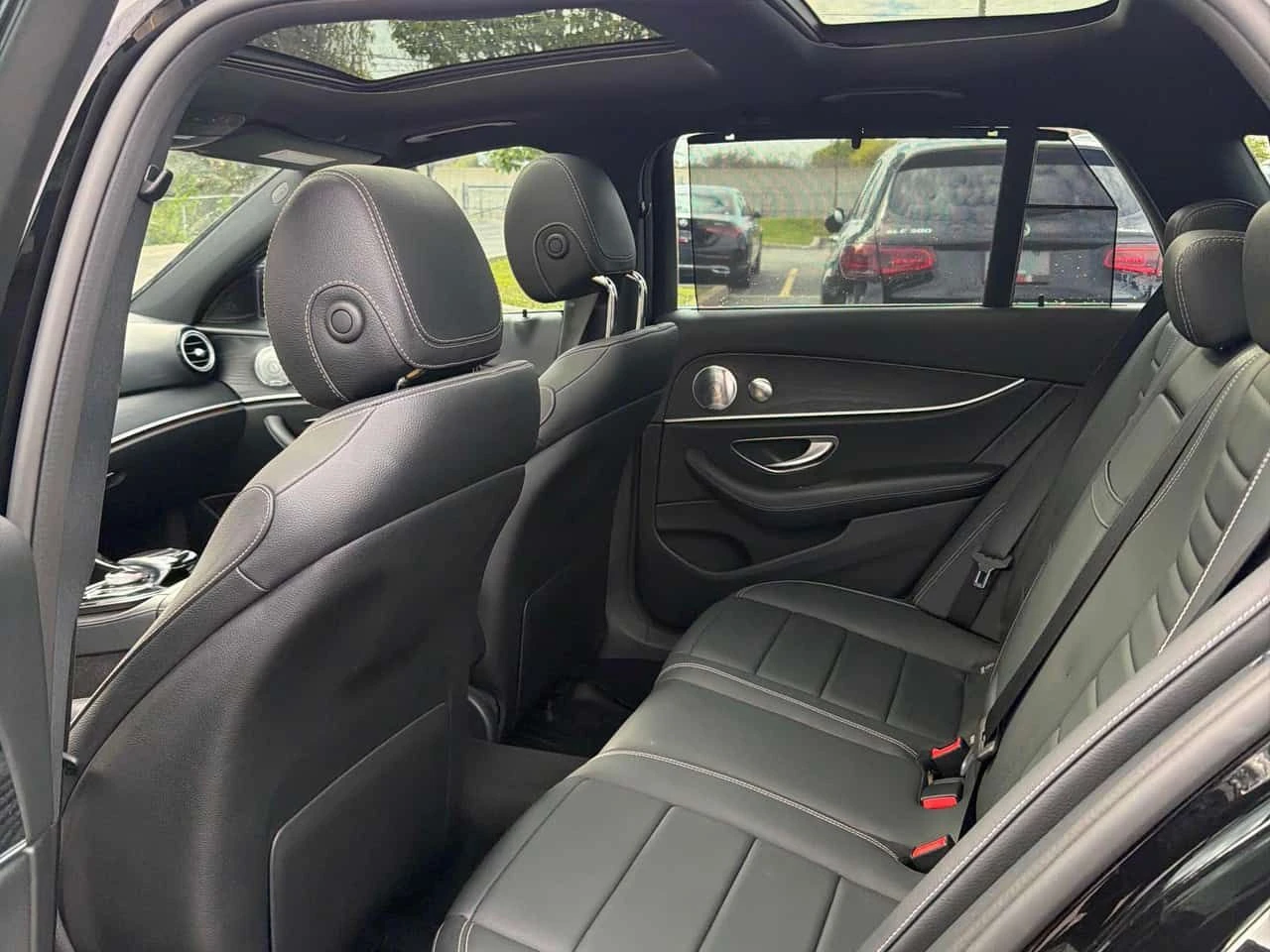 Mercedes-Benz E 400 4MATIC * BURMASTER* ДИСТРОНИК* 360 КАМЕРА* ПАНОРАМ, снимка 15 - Автомобили и джипове - 54593233