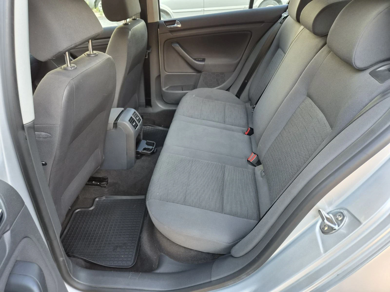 VW Golf 1.9TDi Автомат, снимка 12 - Автомобили и джипове - 54655276