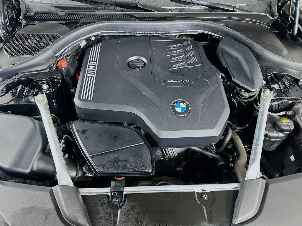 BMW 530 xDrive, снимка 16 - Автомобили и джипове - 54811742