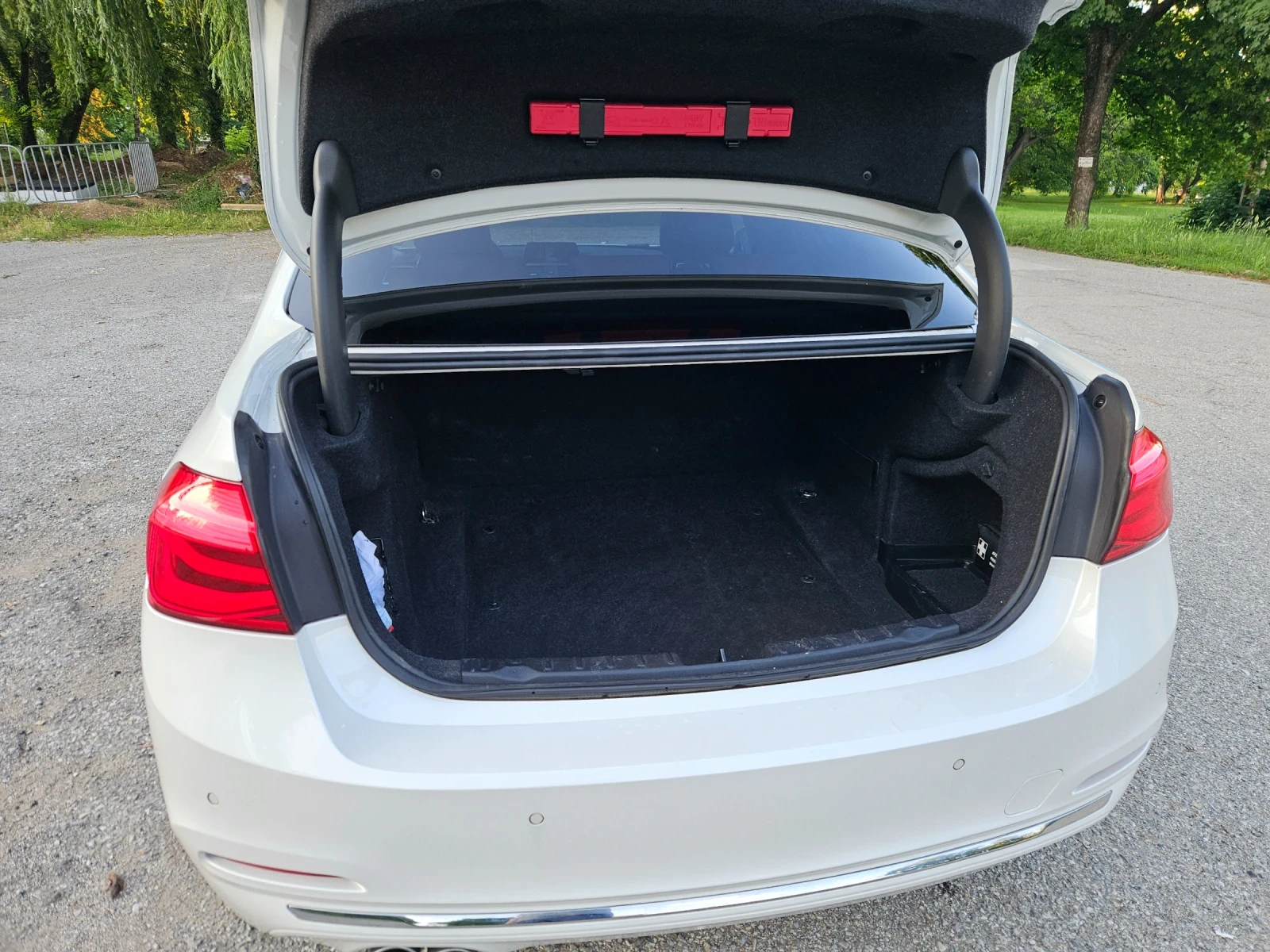 BMW 320 320d xdrive, снимка 12 - Автомобили и джипове - 54825446