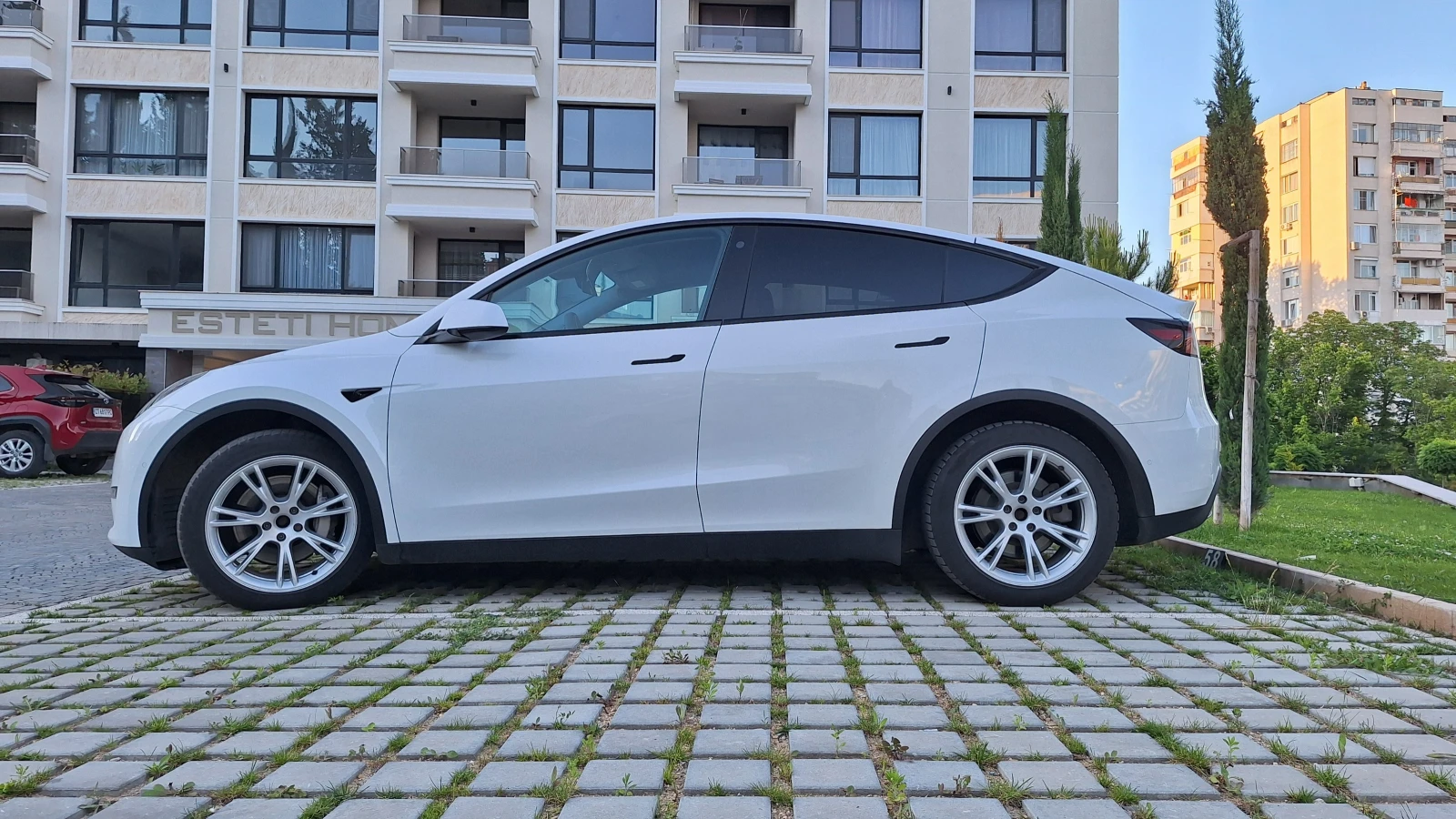 Tesla Model Y DUAL MOTOR * LONG RANGE * SUMMON * Теглич * Гаран., снимка 5 - Автомобили и джипове - 55080550