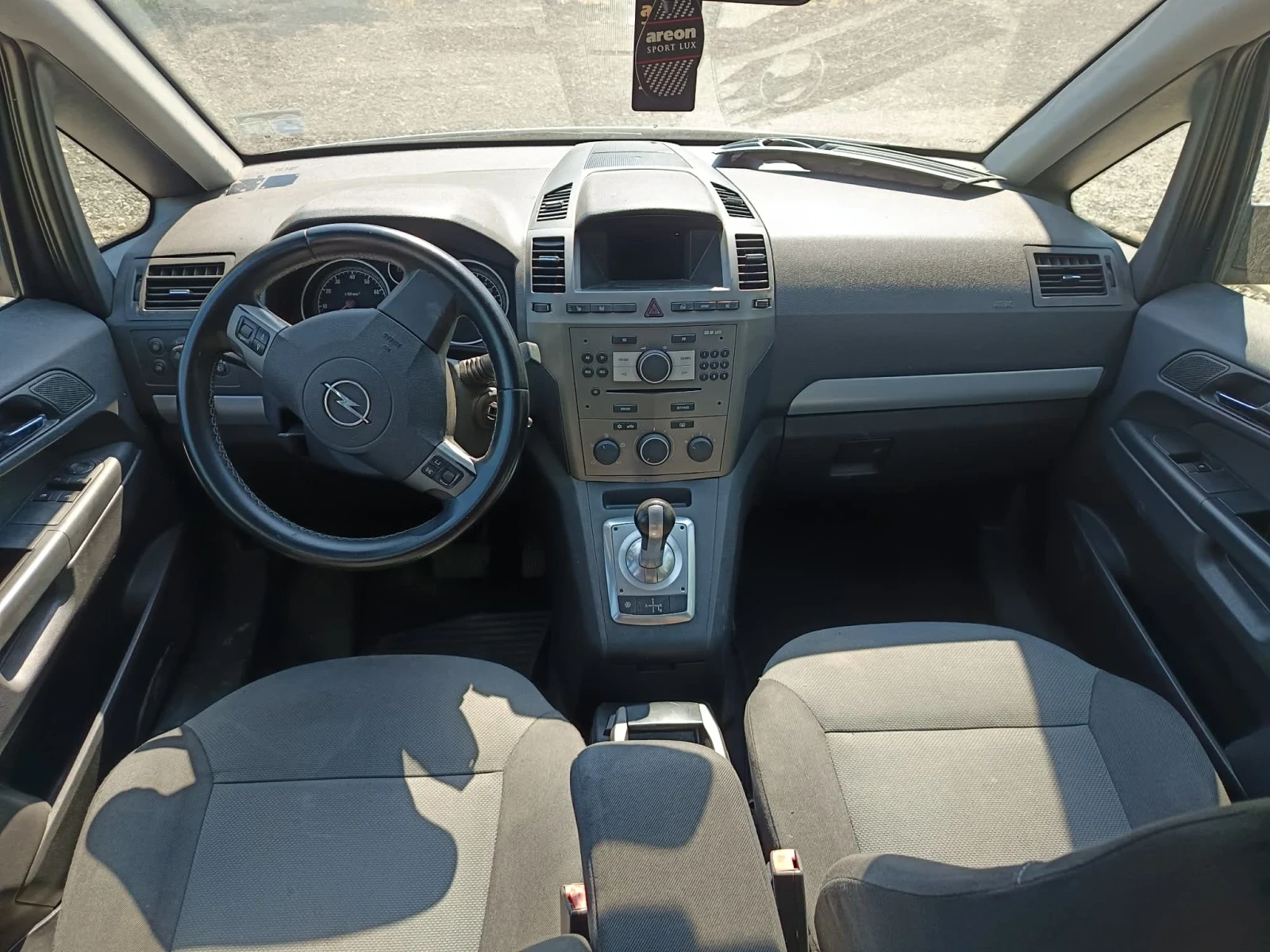 Opel Zafira 1.8 benzin, снимка 4 - Автомобили и джипове - 55184285