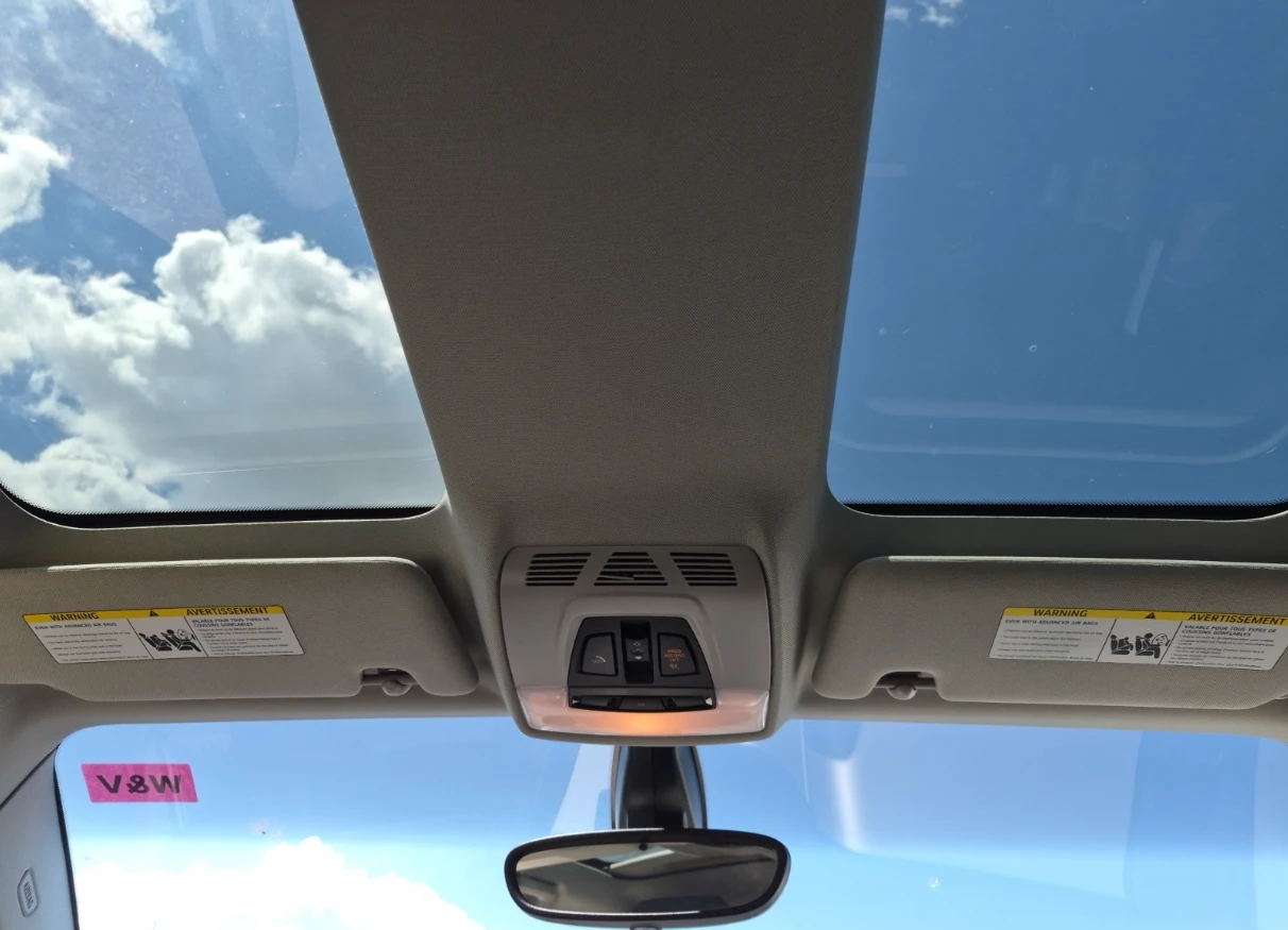 BMW i3 70к км* Sunroof* Подгрев* Камера* Smart key, снимка 9 - Автомобили и джипове - 55234461