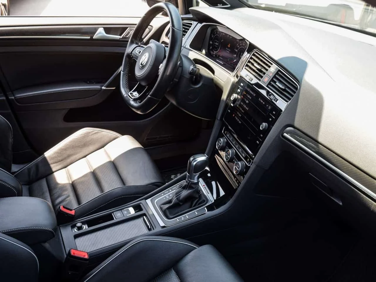 VW Golf * R | Safety Checked | DSG | LOW KMS! | 1 Owner *  | Mobile.bg � ����������� 11